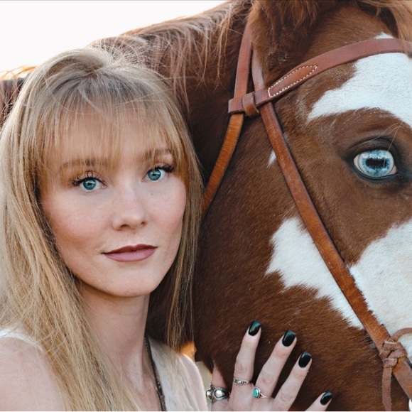 Meet your Posher, Alithea - Picture 2 of 16